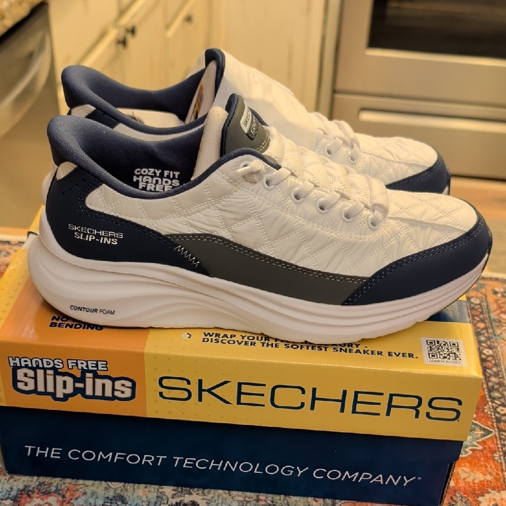 Skechers Women's Quilted White and Navy Athletic Shoes - Picture 2 of 9